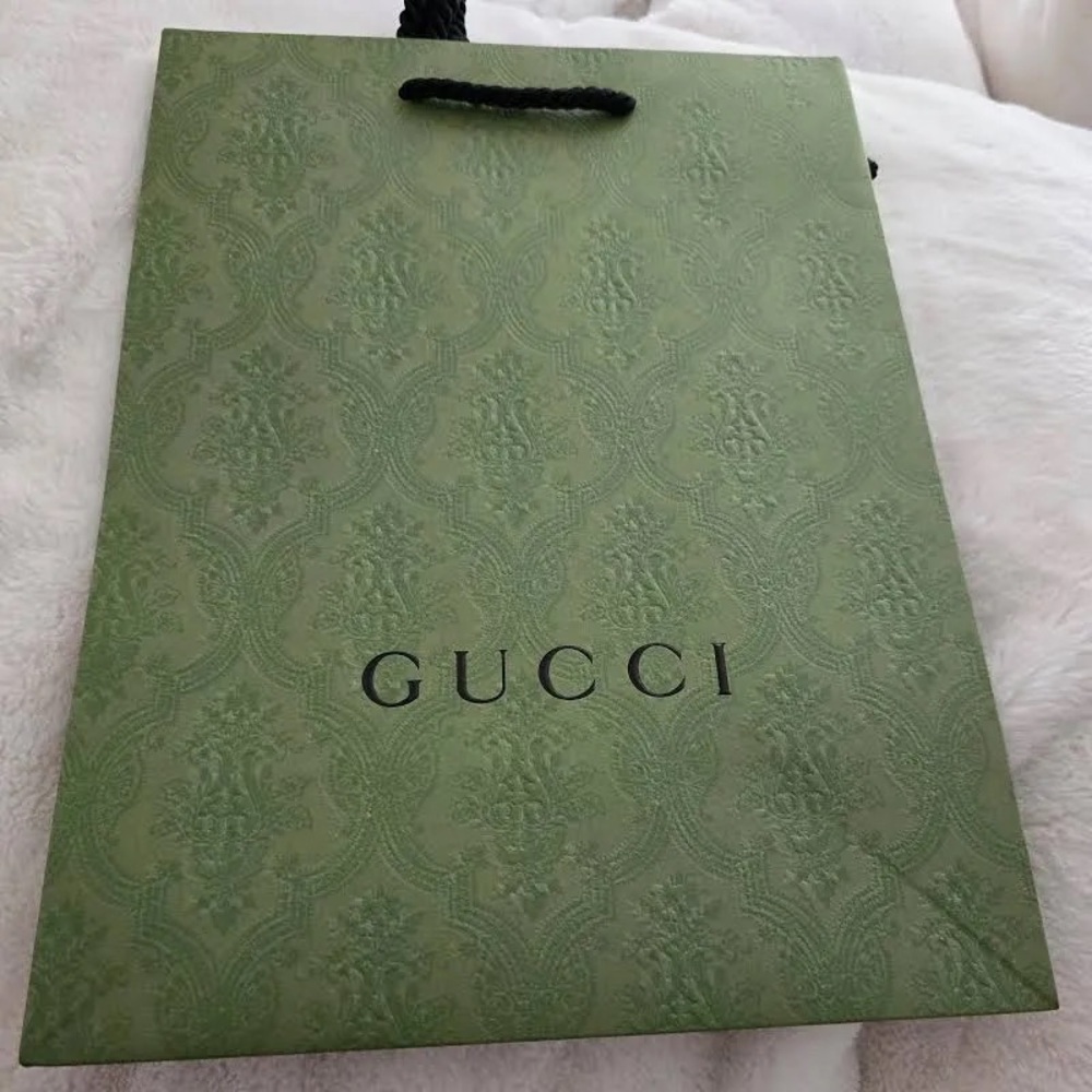 GUCCI Shopping Paper Bag only – No Merchandise included.
